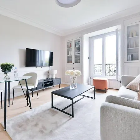 Daire Stylish 1br View Of River Seine And Eiffel Tower